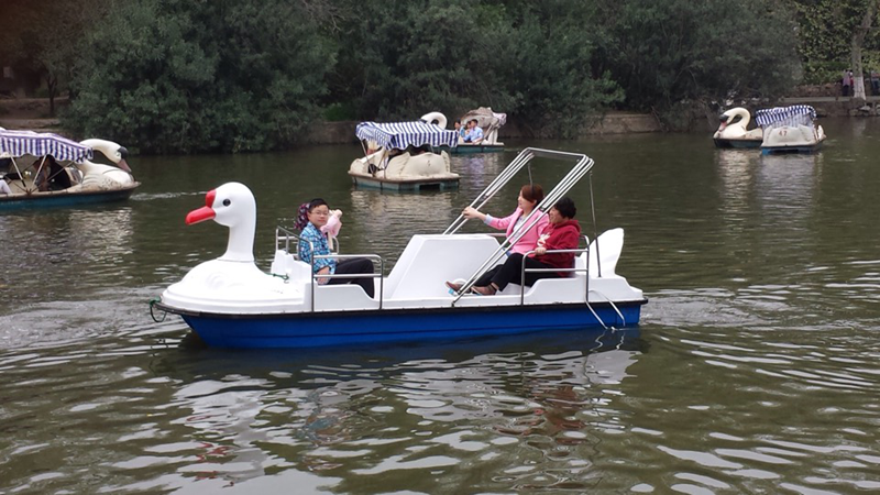 BL360型自排水脚踏船